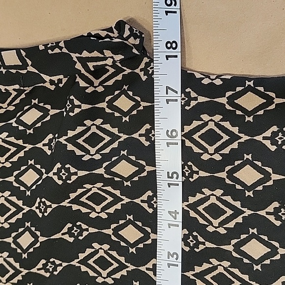 Pink Rose SIze S Black with Tan Pattern Short Cuffed Sleeve Blouse Exc Used Cond - Picture 7 of 11